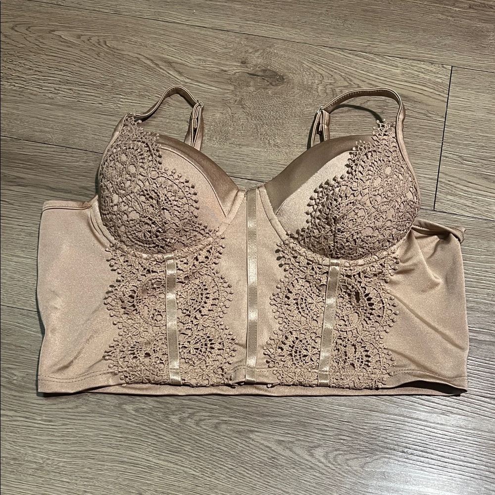 Chic Lace Women's Crop Top - Beige